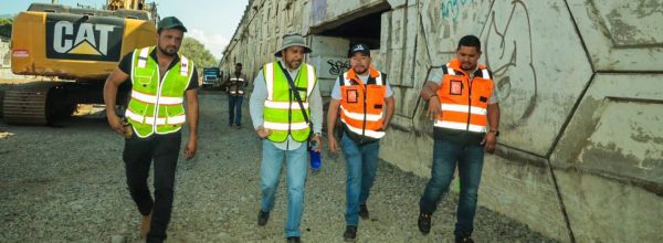 Supervisan avances en las laterales del puente a desnivel del Boulevard Industrial